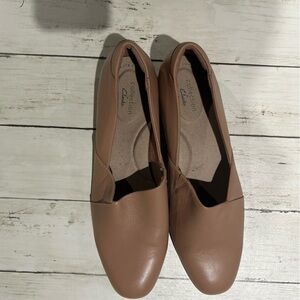 Tan dress shoes